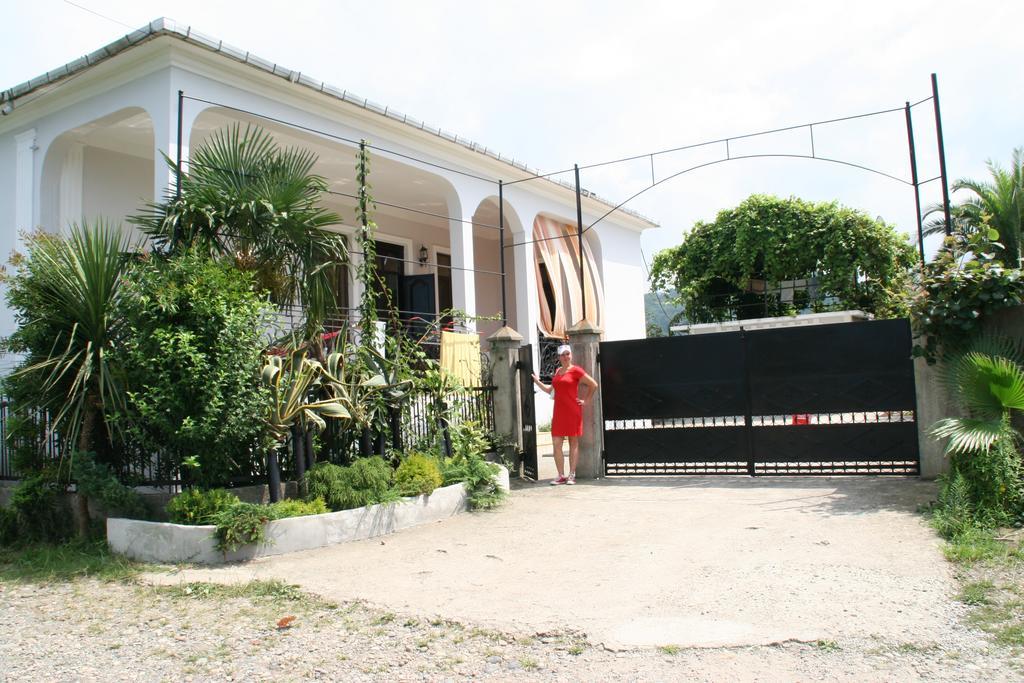 Bis-A Guesthouse Makhinjauri Exterior foto